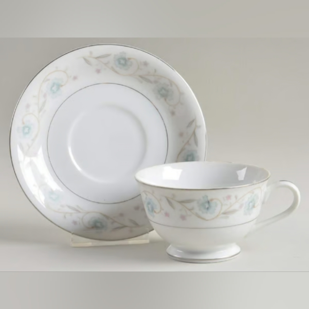 Vintage English Garden Tea Cup & Sauser Set Fine China Made In Japan